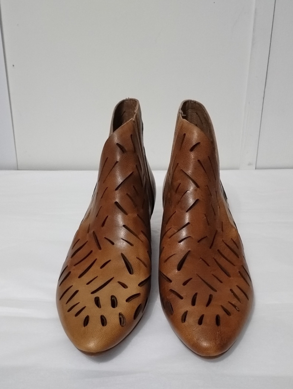 Antelope Women’s 39 Ren Tan Laser Cutout Leather Ankle Shoes